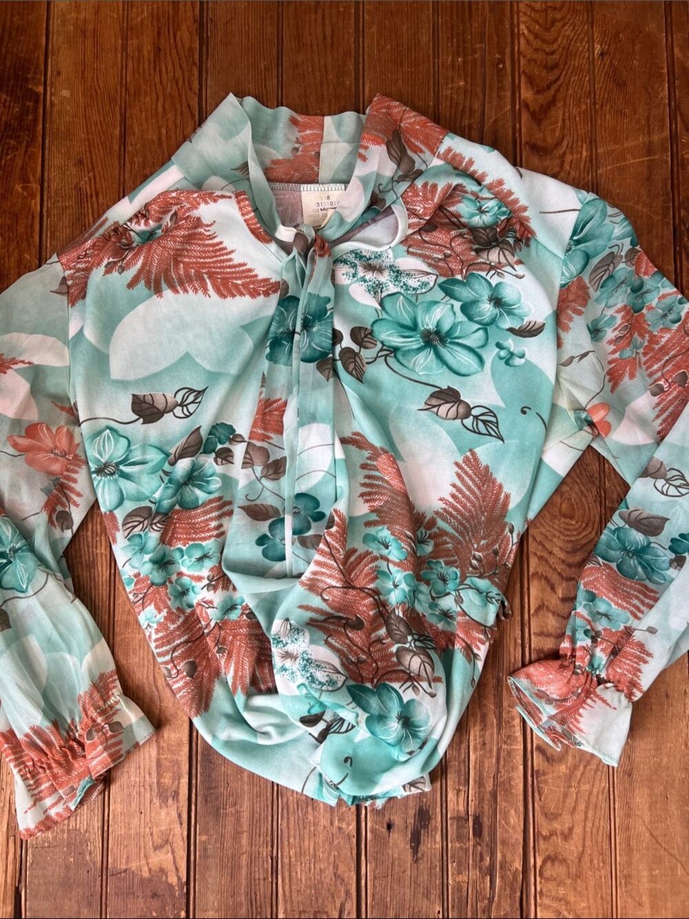 Vintage 1970s Women’s Tie-Neck Blouse long Sleeve Tropical Floral